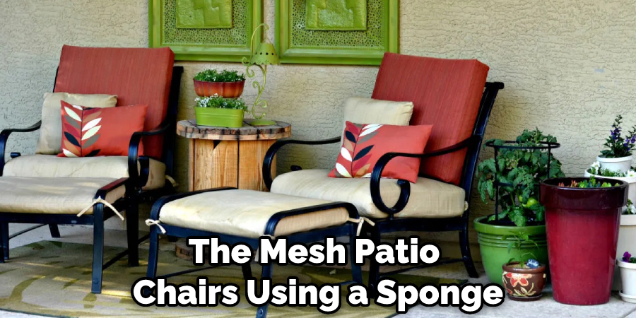 The Mesh Patio Chairs Using a Sponge