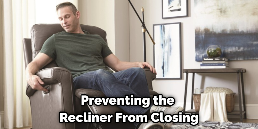Preventing the Recliner From Closing