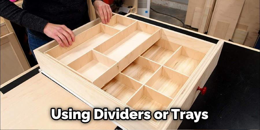 Using Dividers or Trays
