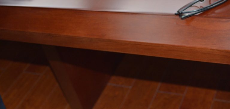 How to Paint a Laminate Desk