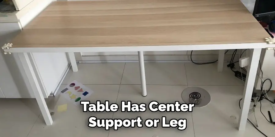 Table Has Center Support or Leg