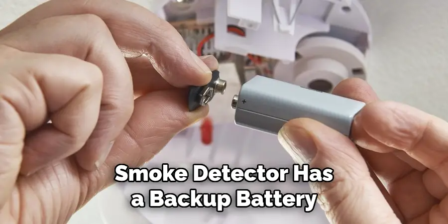 Smoke Detector Has a Backup Battery