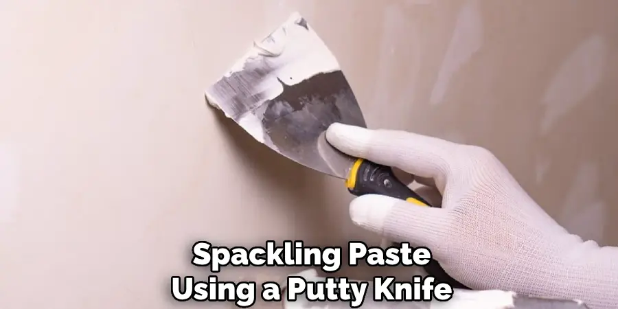 Spackling Paste Using a Putty Knife