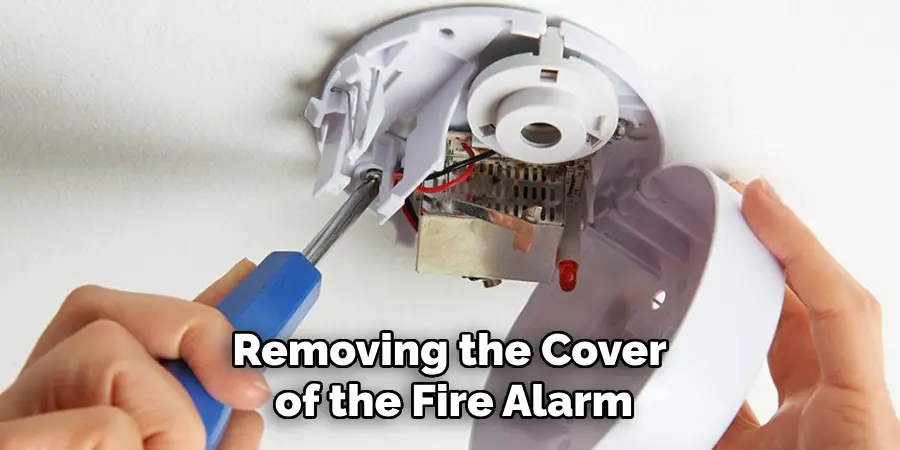 Removing the Cover of the Fire Alarm