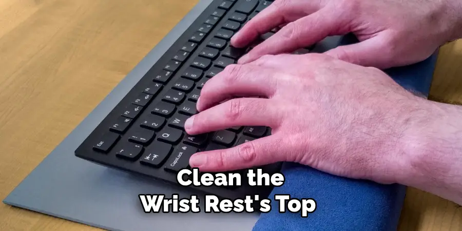 Clean the Wrist Rest's Top
