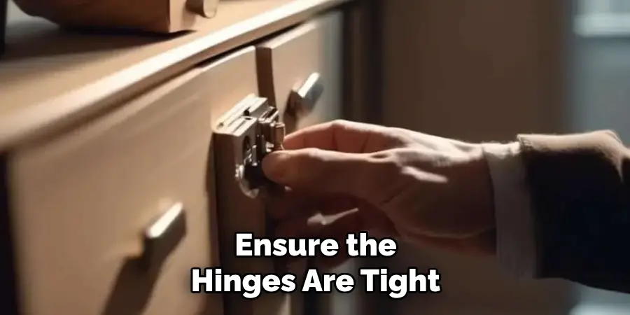 Ensure the
Hinges Are Tight
