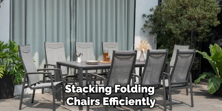 Stacking Folding 
Chairs Efficiently