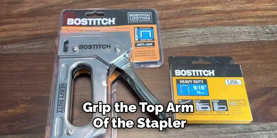 Grip the Top Arm 
Of the Stapler