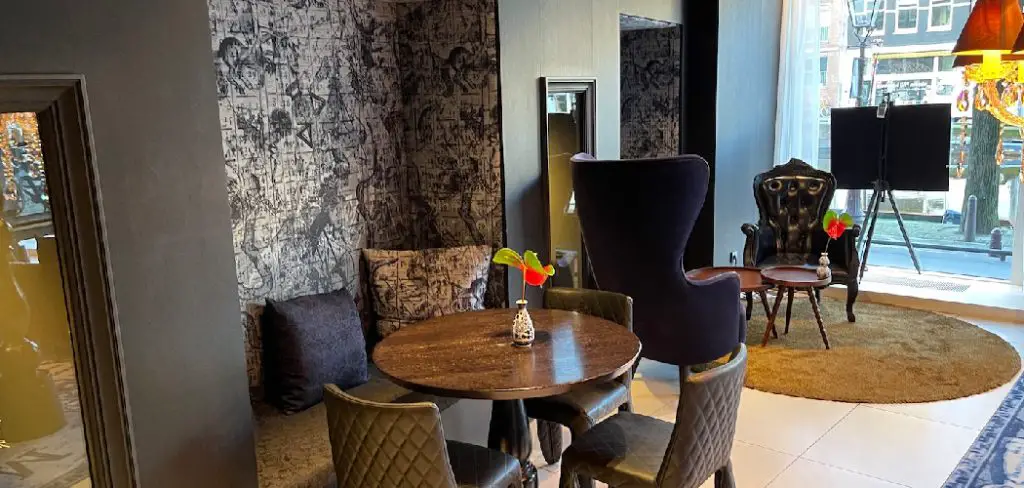 How to Attach a Headboard to a Shaped Desk