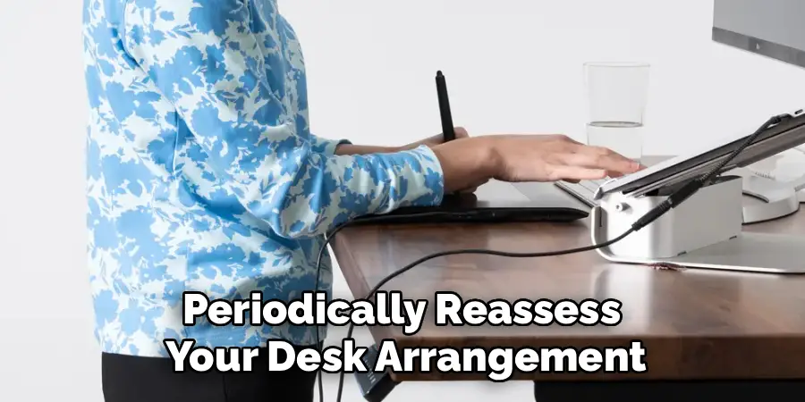 Experts Suggest Alternating 
Between Sitting and Standing