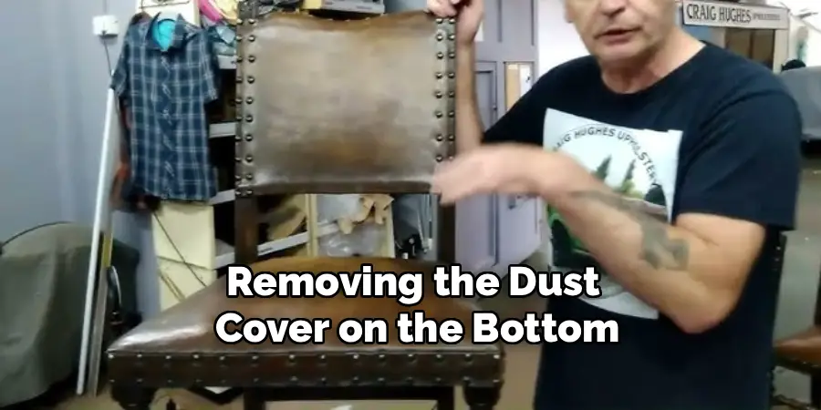 Removing the Dust
 Cover on the Bottom