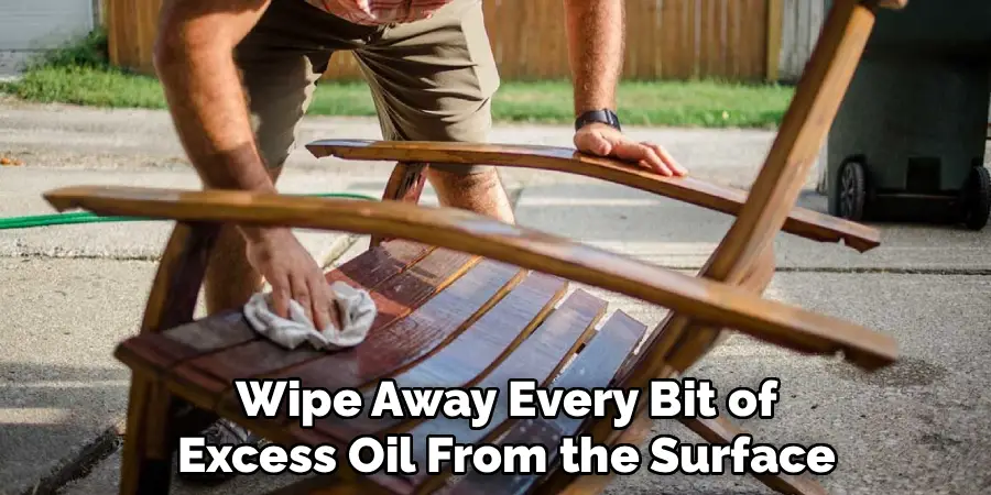 Wipe Away Every Bit of
Excess Oil From the Surface
