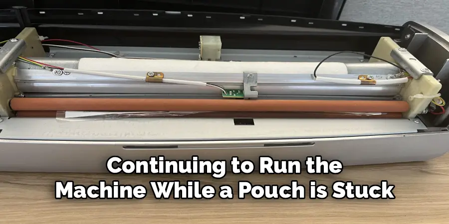 Continuing to Run the
Machine While a Pouch is Stuck