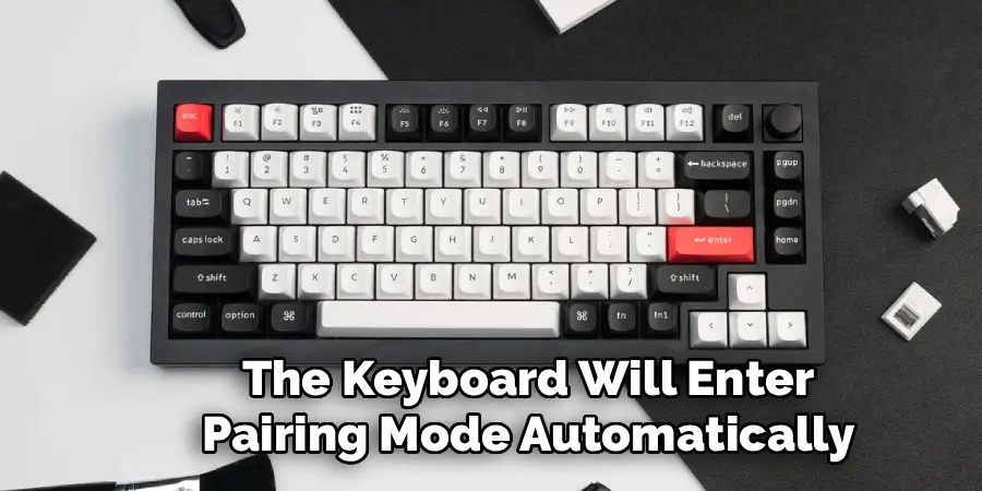 The Keyboard Will Enter
Pairing Mode Automatically