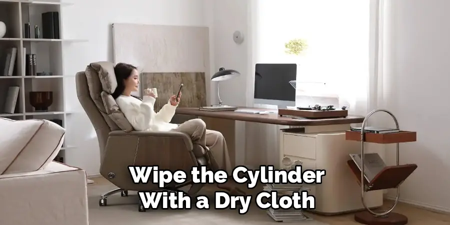 Wipe the Cylinder
With a Dry Cloth